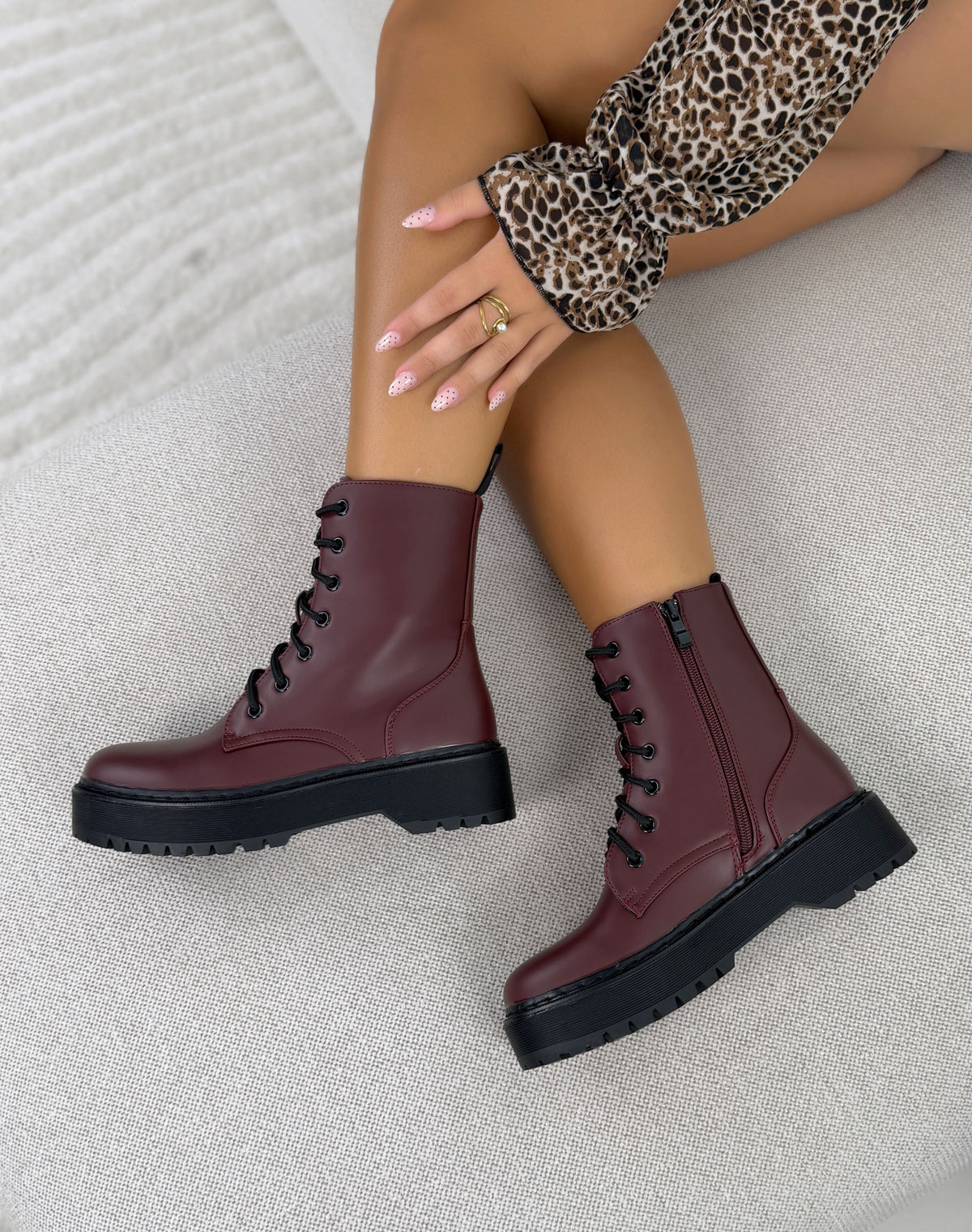 Bottines femme bordeaux tendance à lacets et plateforme noire épaisse