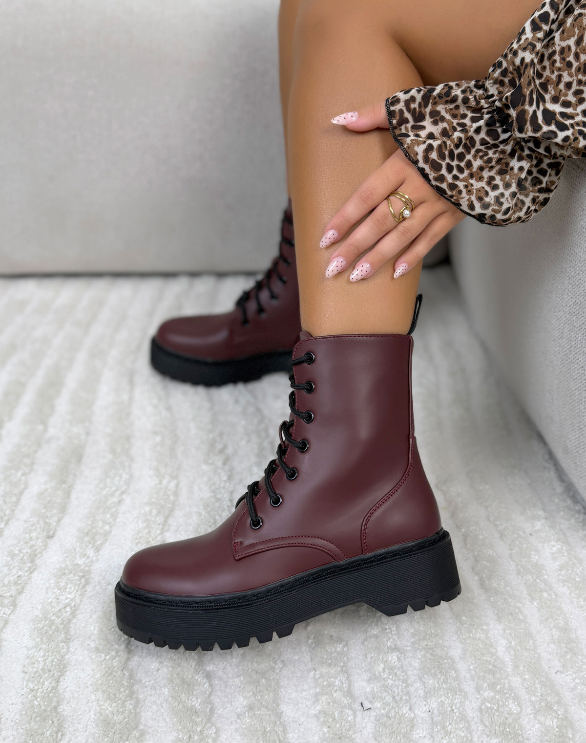Bottines femme bordeaux tendance à lacets et plateforme noire épaisse