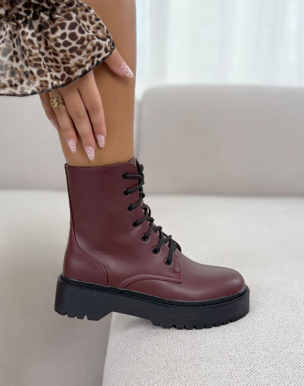 Bottines femme bordeaux tendance à lacets et plateforme noire épaisse