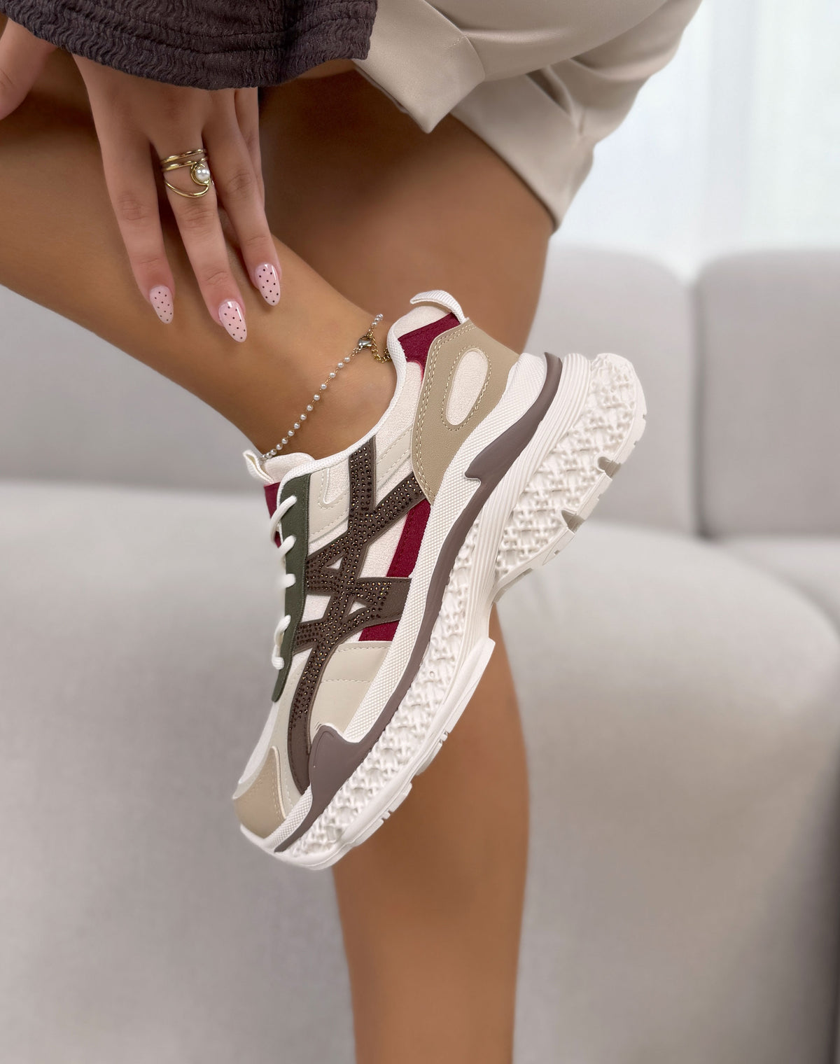 Baskets femme beige tendance multicolores à strass et semelle épaisse