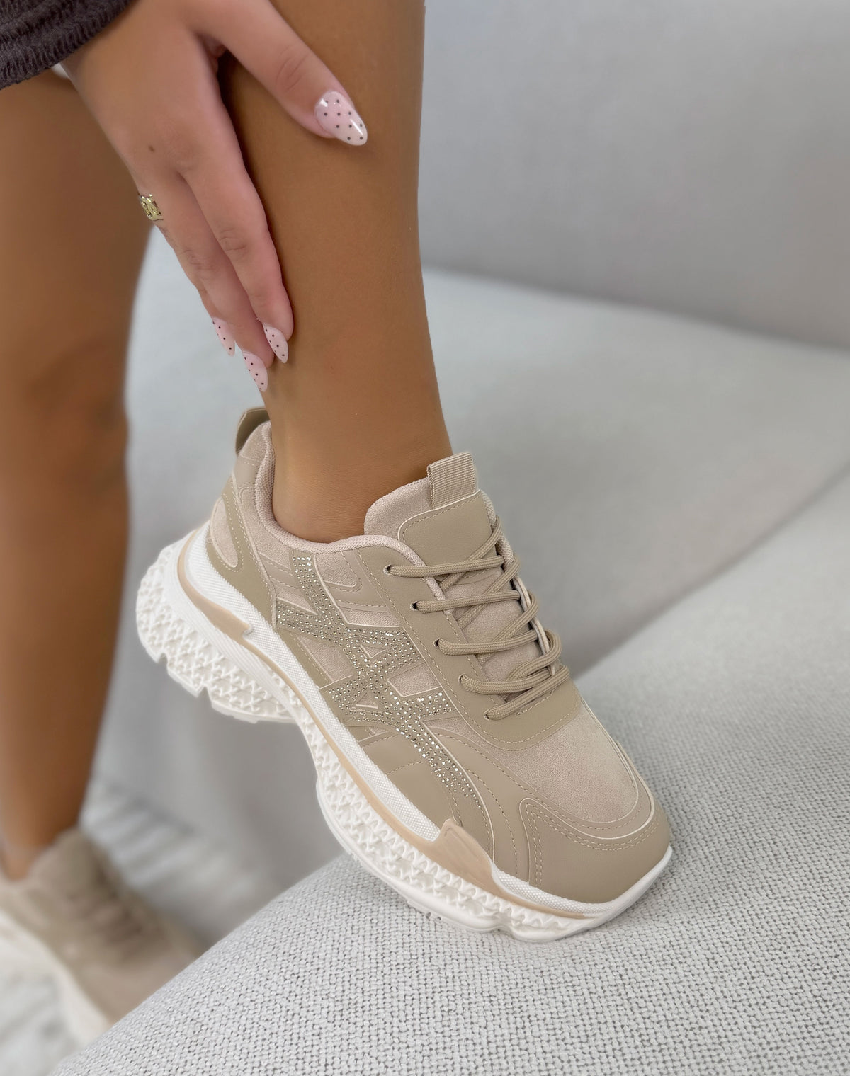 Baskets femme beige tendance à strass taupe et semelle plateforme