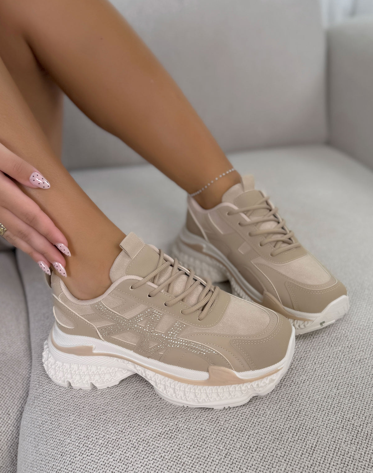 Baskets femme beige tendance à strass taupe et semelle plateforme