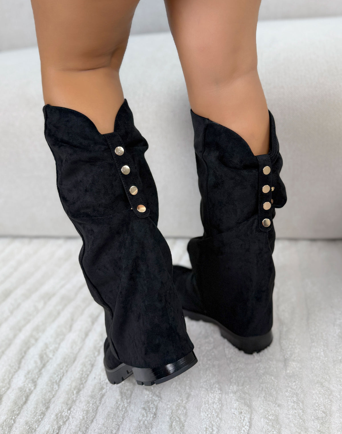 Bottes femme noires tendance en suédine à revers et semelle crantée