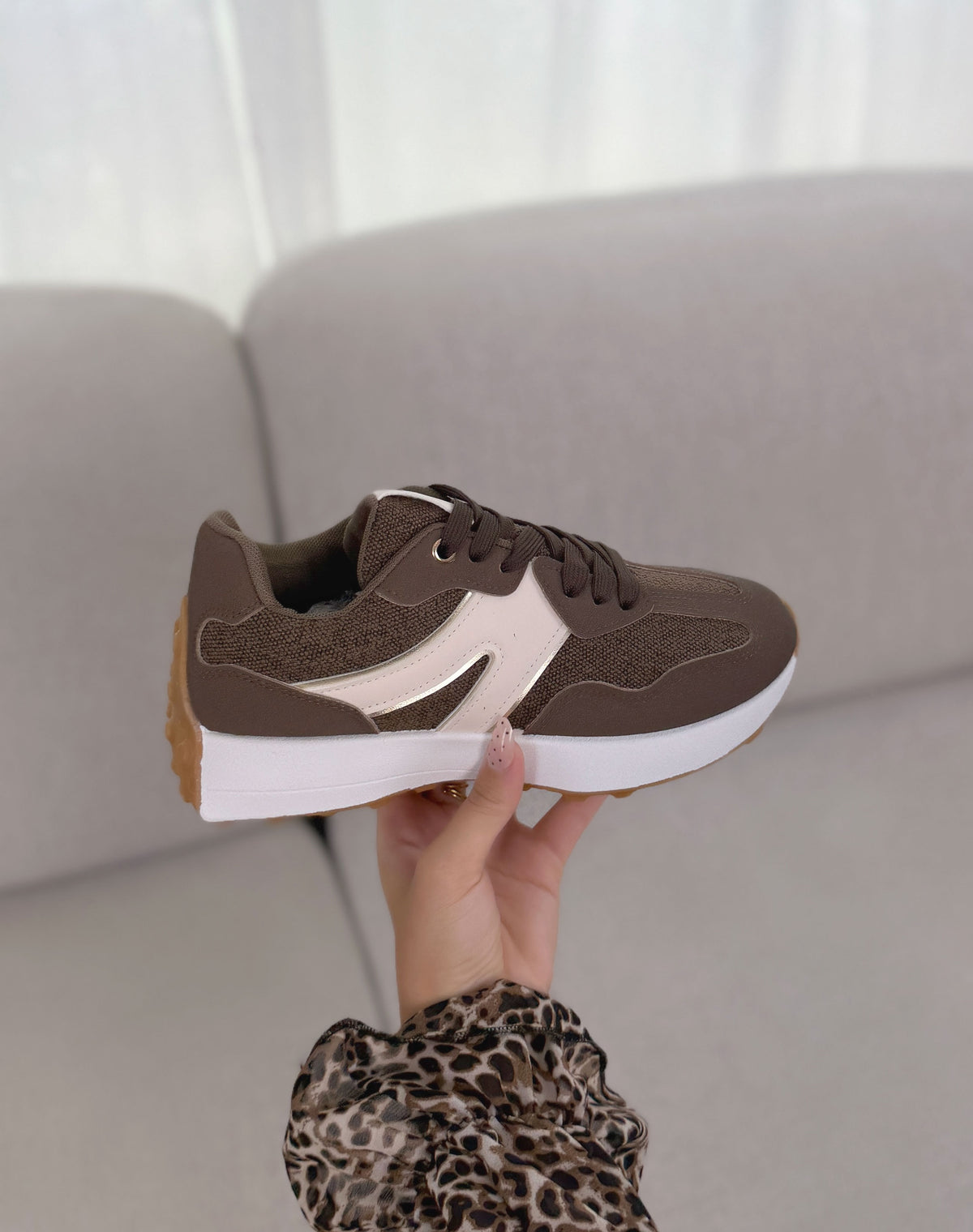 Baskets femme marron tendance à bandes beiges et plateforme épaisse blanche