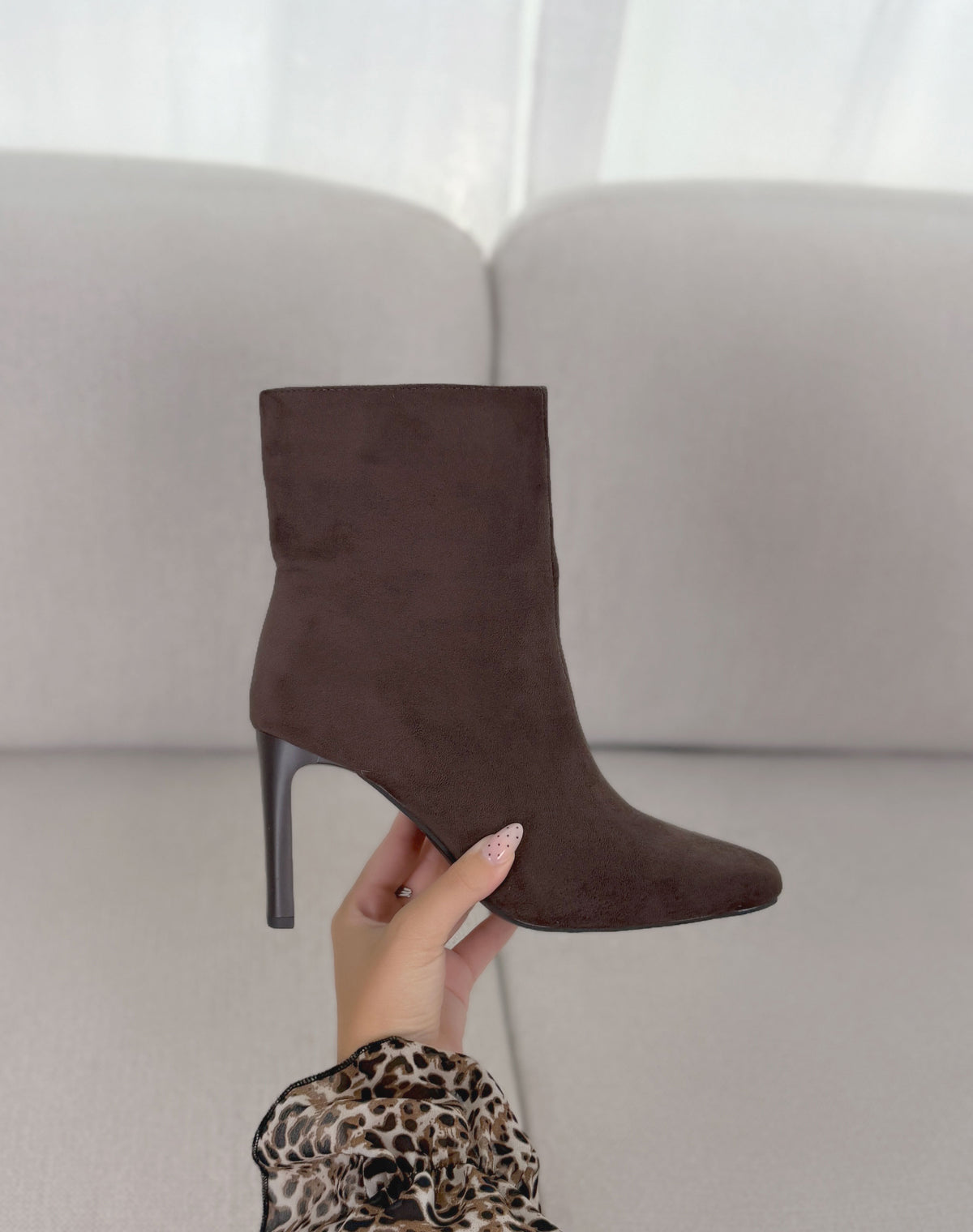 Bottines femme marron tendance en suédine à talon haut et bout pointu