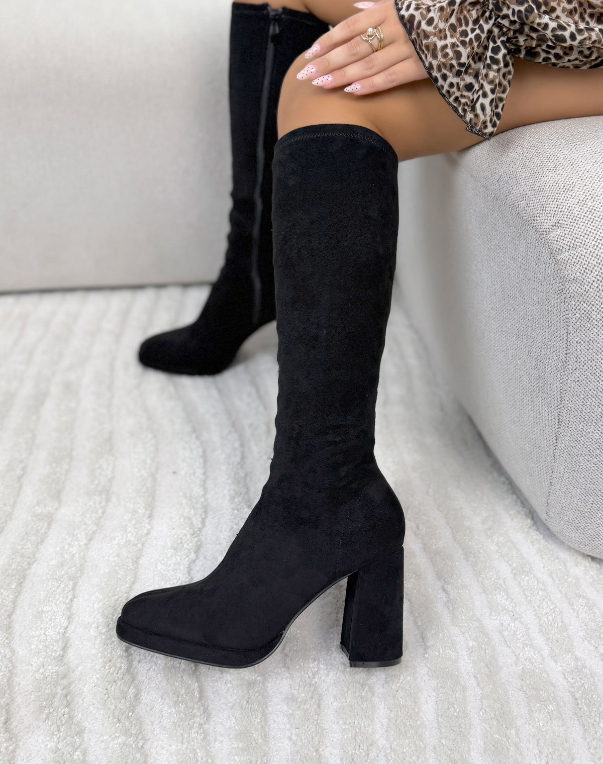 Bottes femme noires élégantes en suédine effet chaussette à talon haut épais