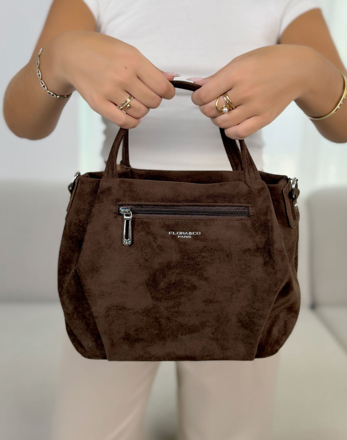 Sac à main femme marron tendance en suédine avec clous argentés