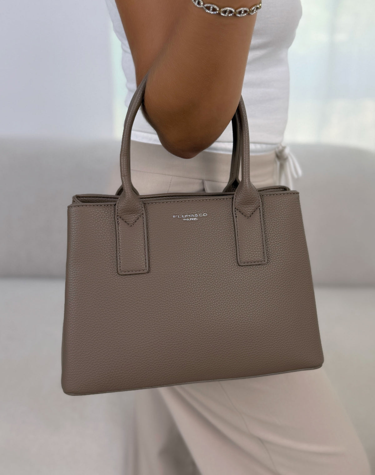 Sac à main femme taupe élégant effet cuir grainé avec porte-monnaie assorti