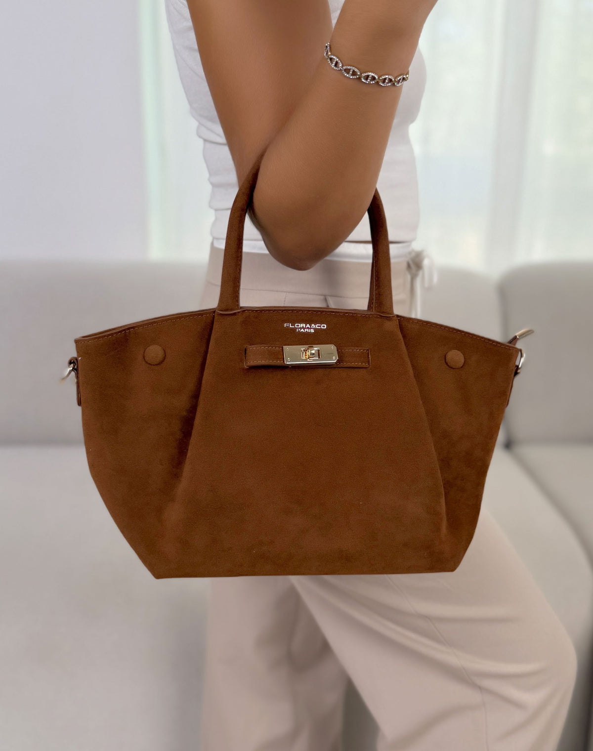 Sac à main femme camel élégant en suédine forme trapèze à détail doré