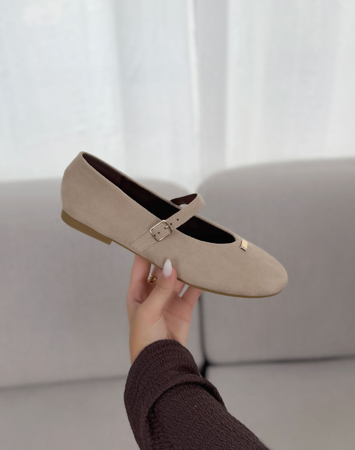 Ballerines femme beiges élégantes à bride et boucle dorée
