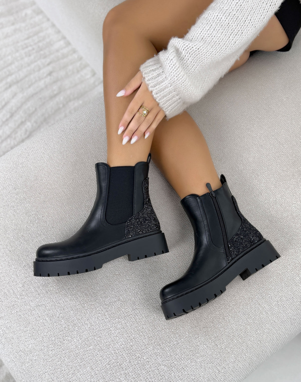 Bottines Chelsea femme noires tendance avec empiècement pailleté