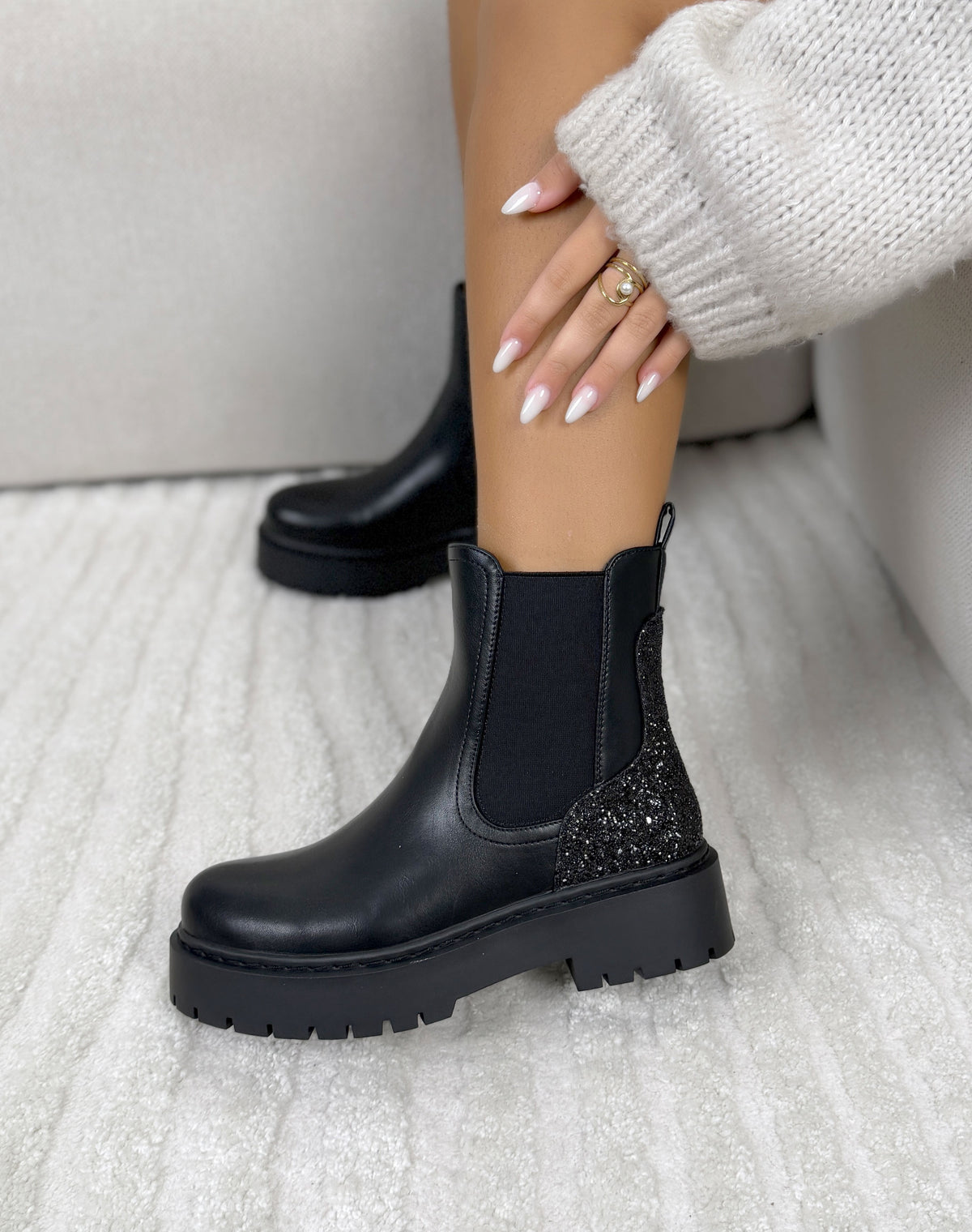 Bottines Chelsea femme noires tendance avec empiècement pailleté