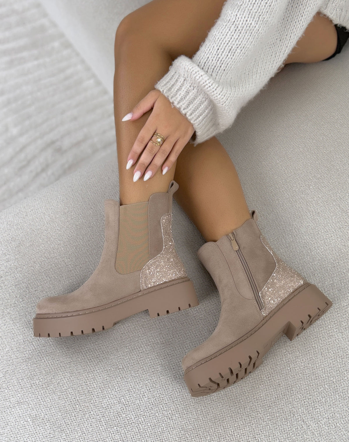 Bottines Chelsea femme beiges tendance avec empiècement pailleté