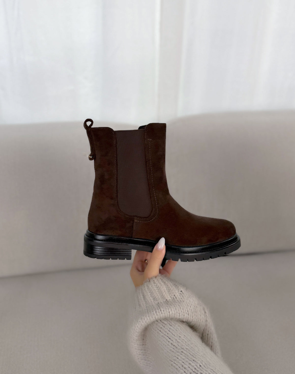 Bottines femme marron tendance en suédine avec élastiques et semelle crantée
