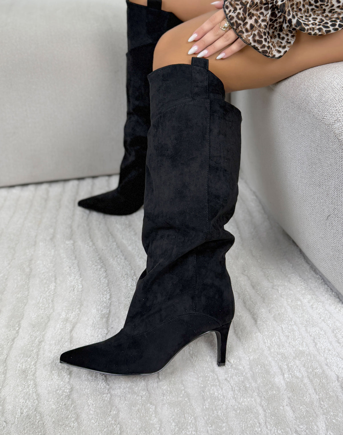 Bottes femme noires élégantes à talon fin et effet plissé