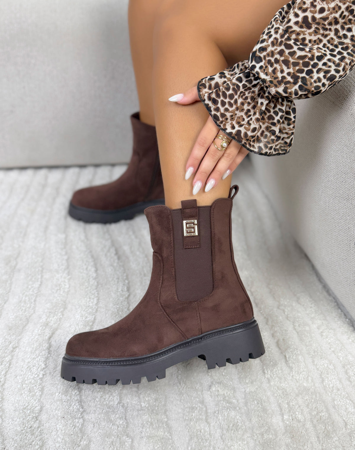 Bottines femme marron tendance en suédine à semelle crantée