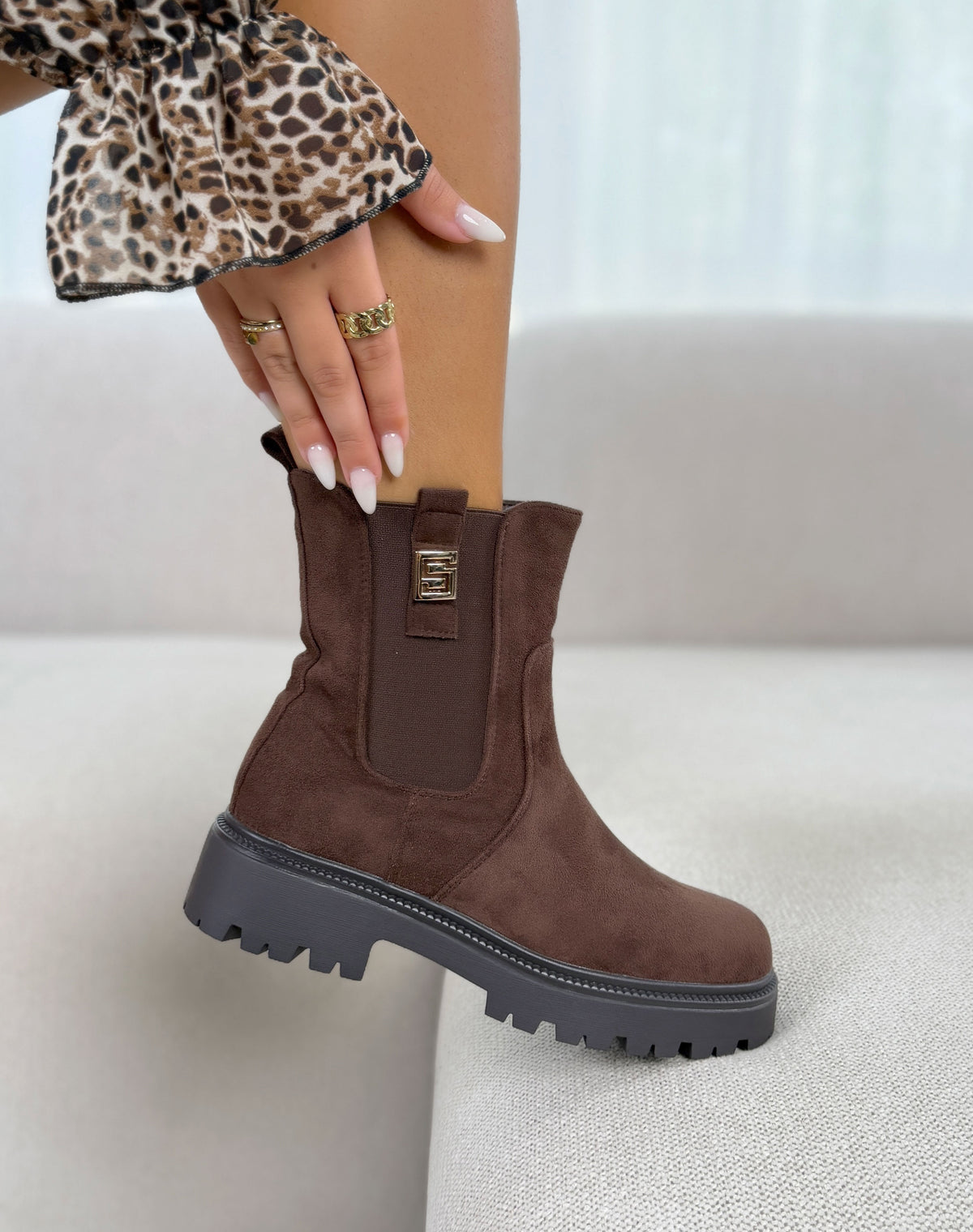 Bottines femme marron tendance en suédine à semelle crantée