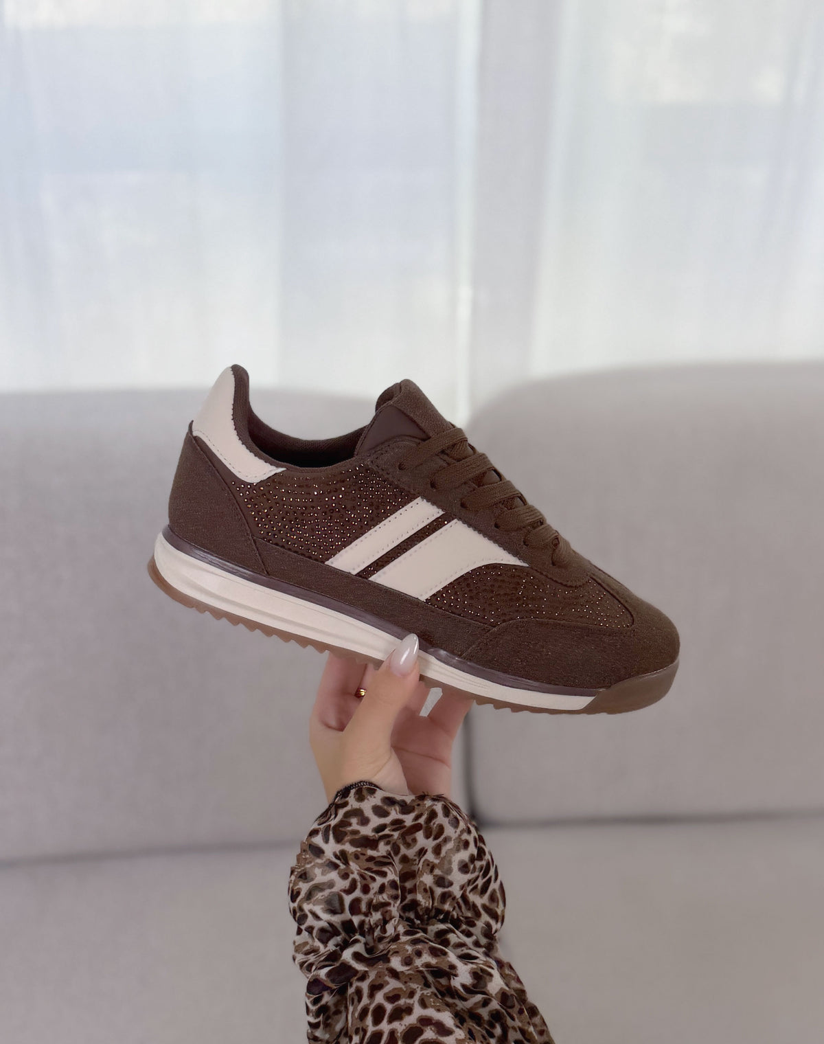 Basket femme marron tendance à strass et détails beige