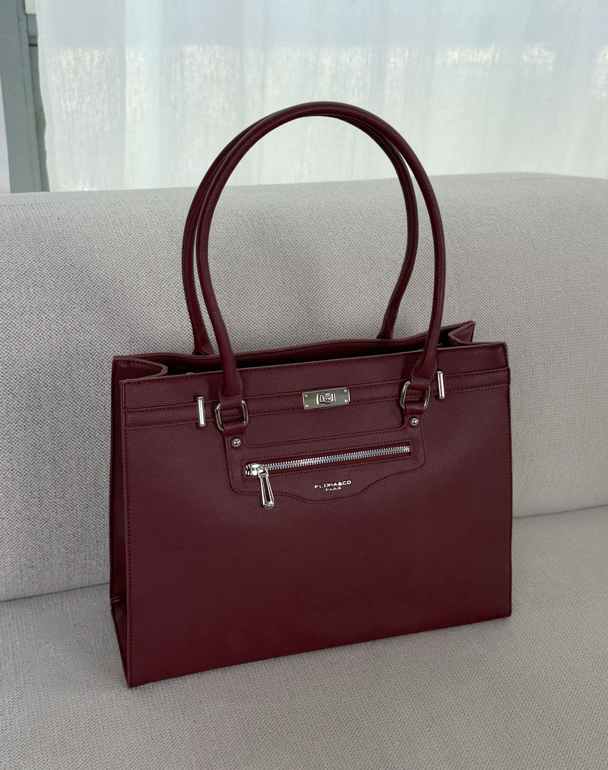 Grand sac femme bordeaux élégant effet grainé avec boucles argentées