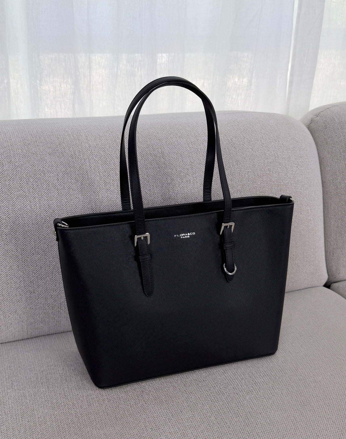 Grand sac femme noir élégant avec boucles argentées et intérieur fleuri