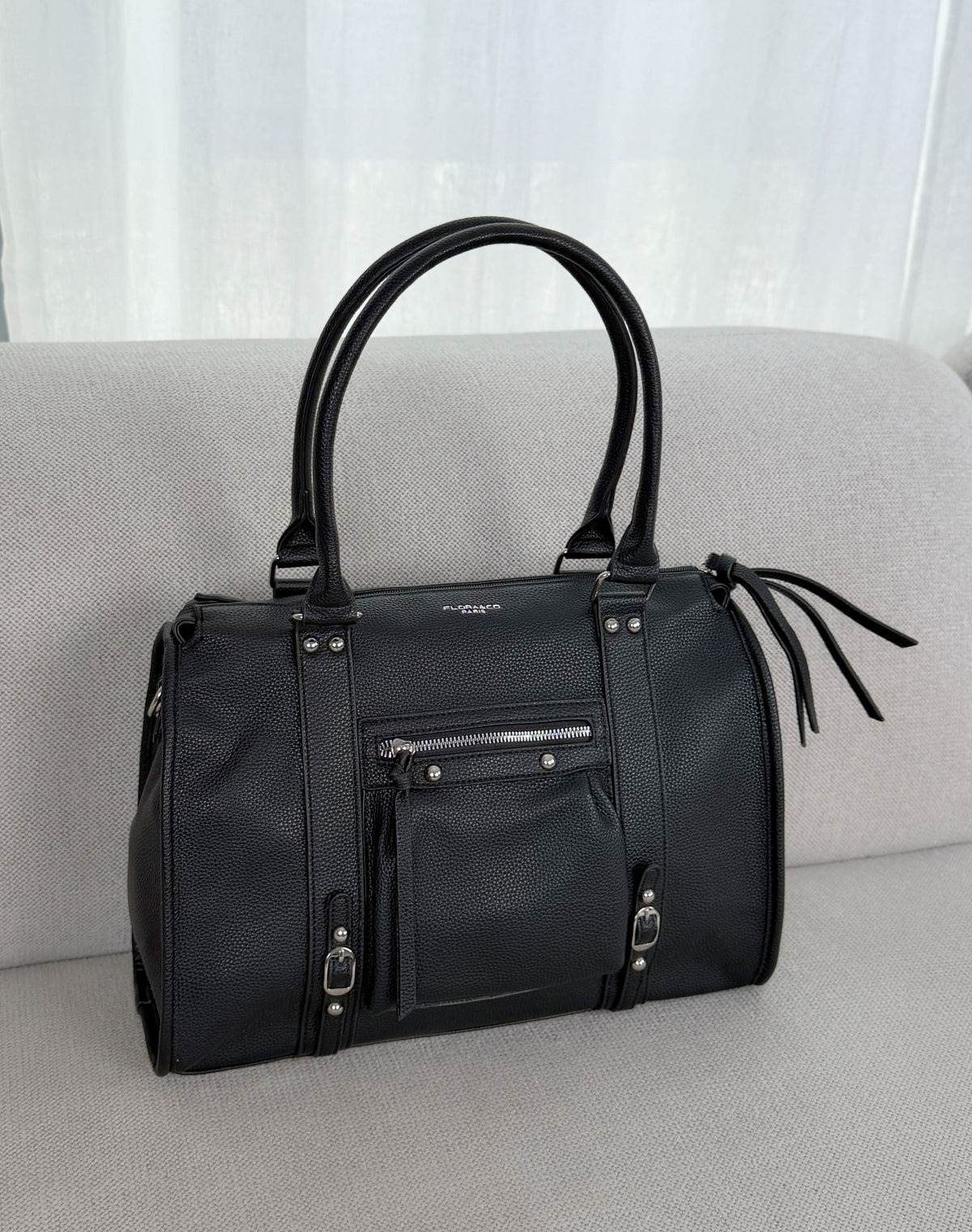 Grand sac femme noir grainé tendance avec bandoulière et poches zippées