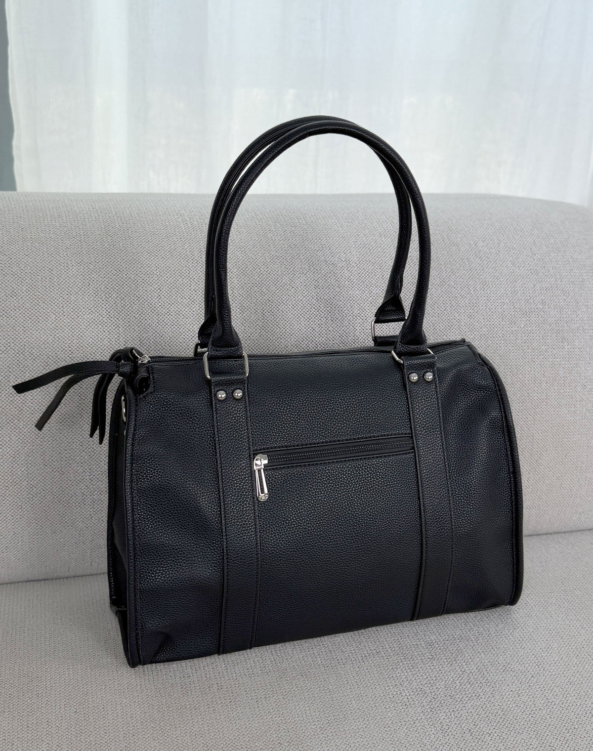 Grand sac femme noir grainé tendance avec bandoulière et poches zippées