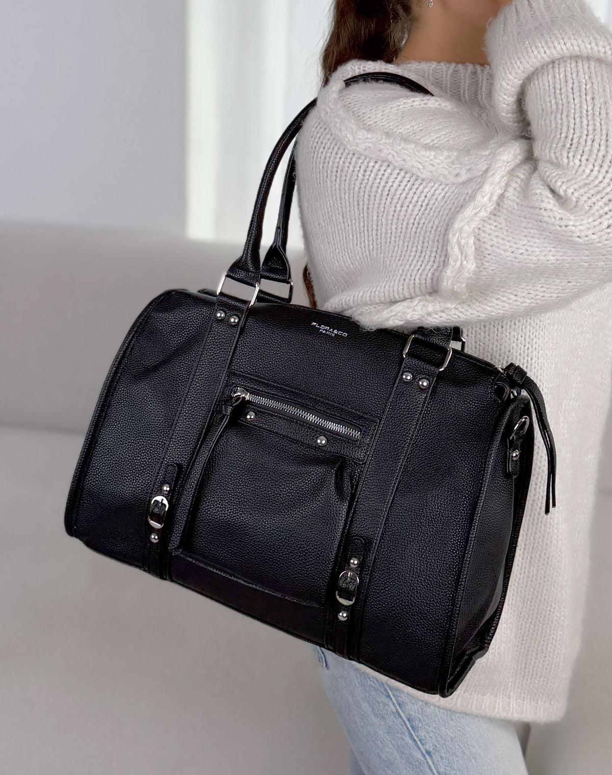 Grand sac femme noir grainé tendance avec bandoulière et poches zippées