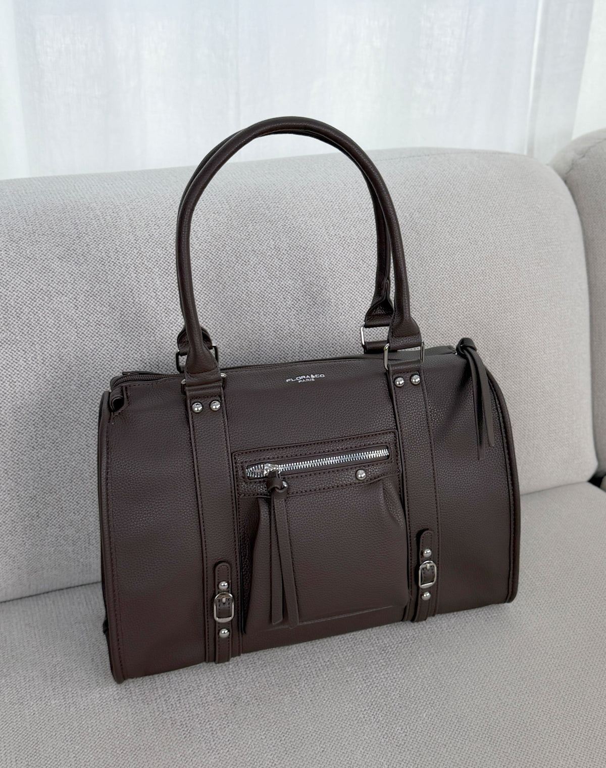 Grand sac femme marron grainé tendance avec bandoulière et poches zippées