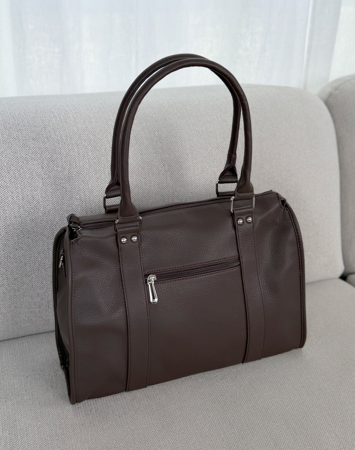 Grand sac femme marron grainé tendance avec bandoulière et poches zippées