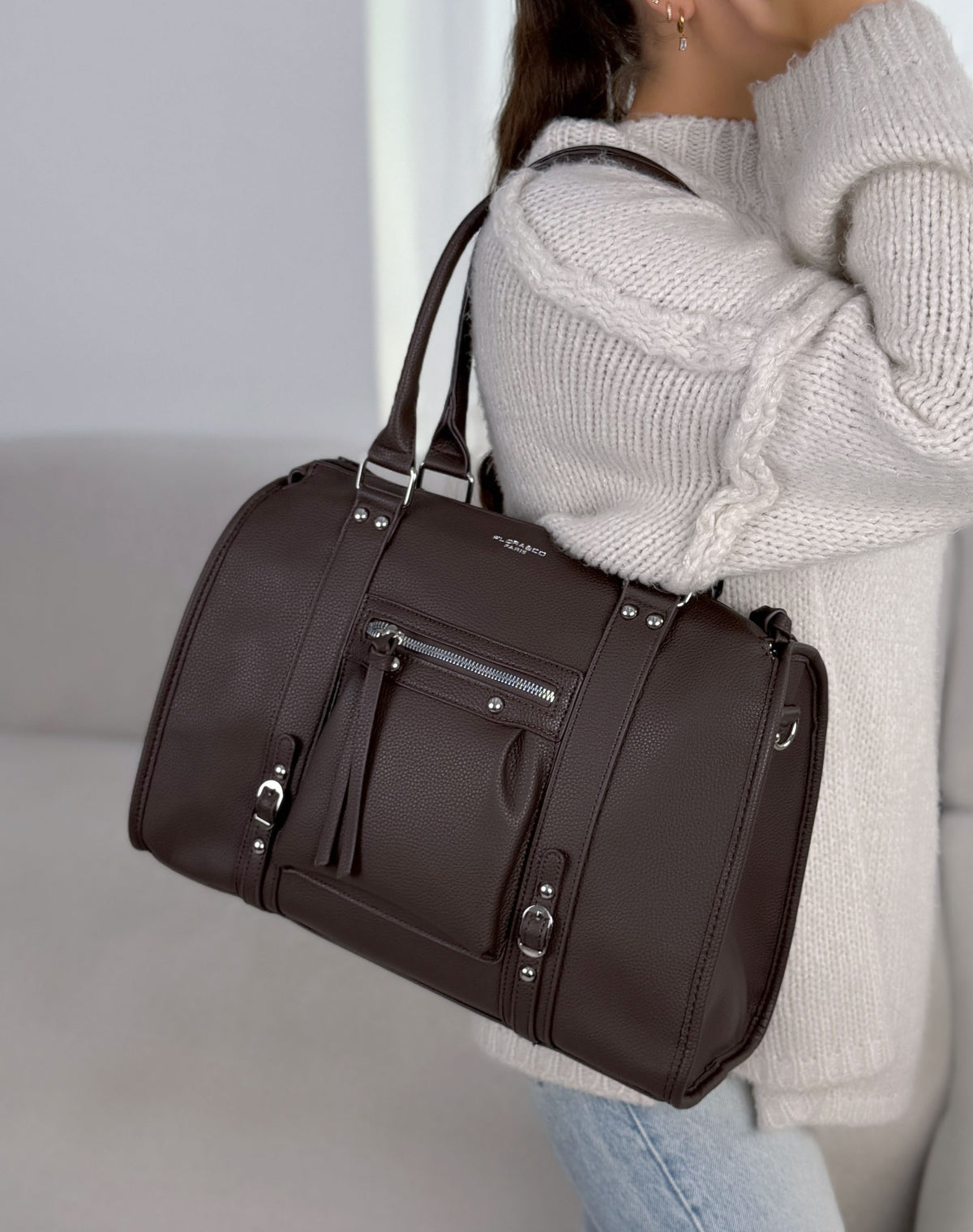 Grand sac femme marron grainé tendance avec bandoulière et poches zippées