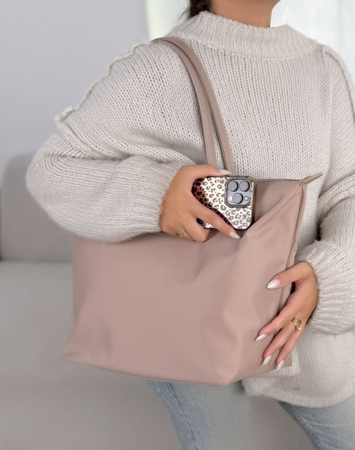 Grand sac cabas femme beige rosé tendance effet nylon avec fermeture zippée
