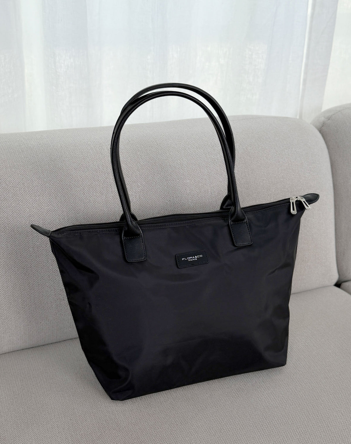 Grand sac cabas femme noir tendance effet nylon avec fermeture zippée