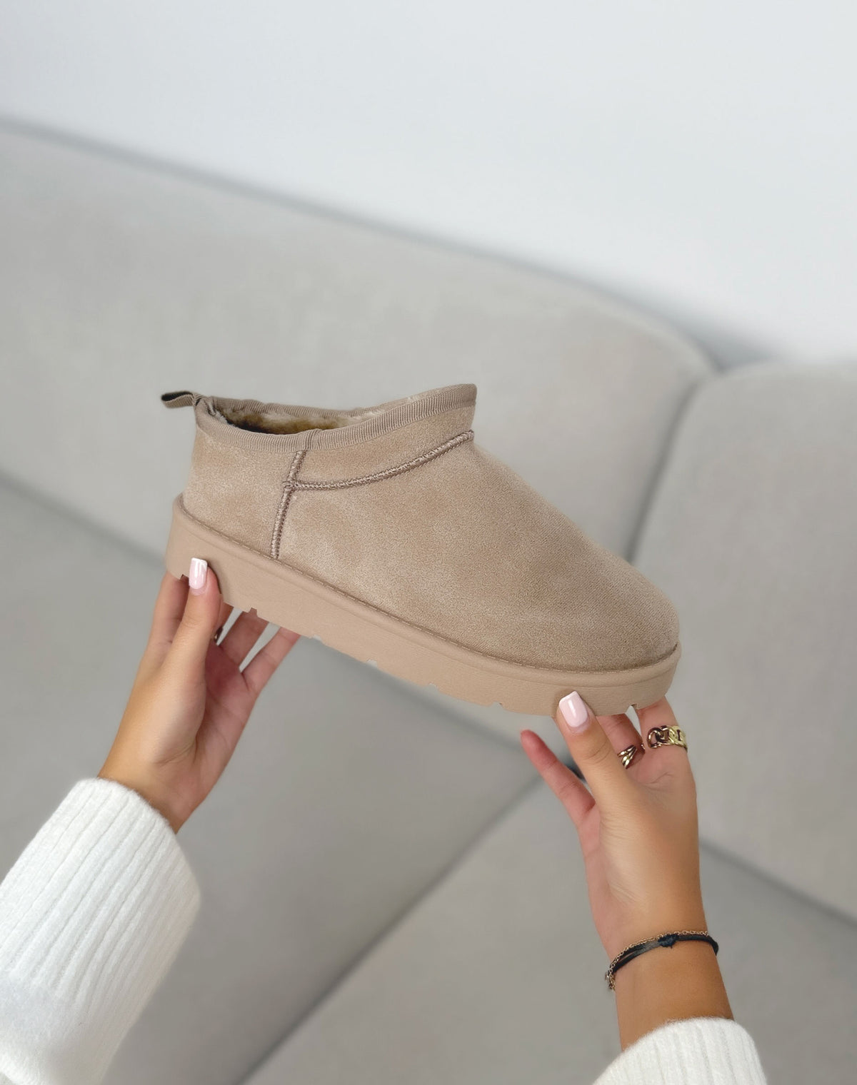 Bottines fourrées femme beige tendance en suédine à semelle épaisse