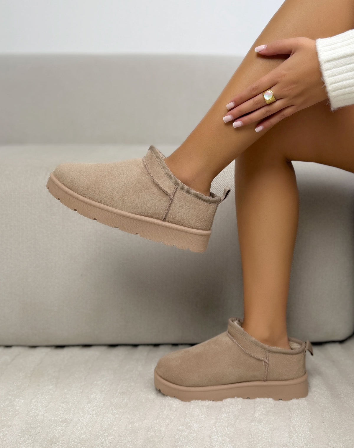 Bottines fourrées femme beige tendance en suédine à semelle épaisse