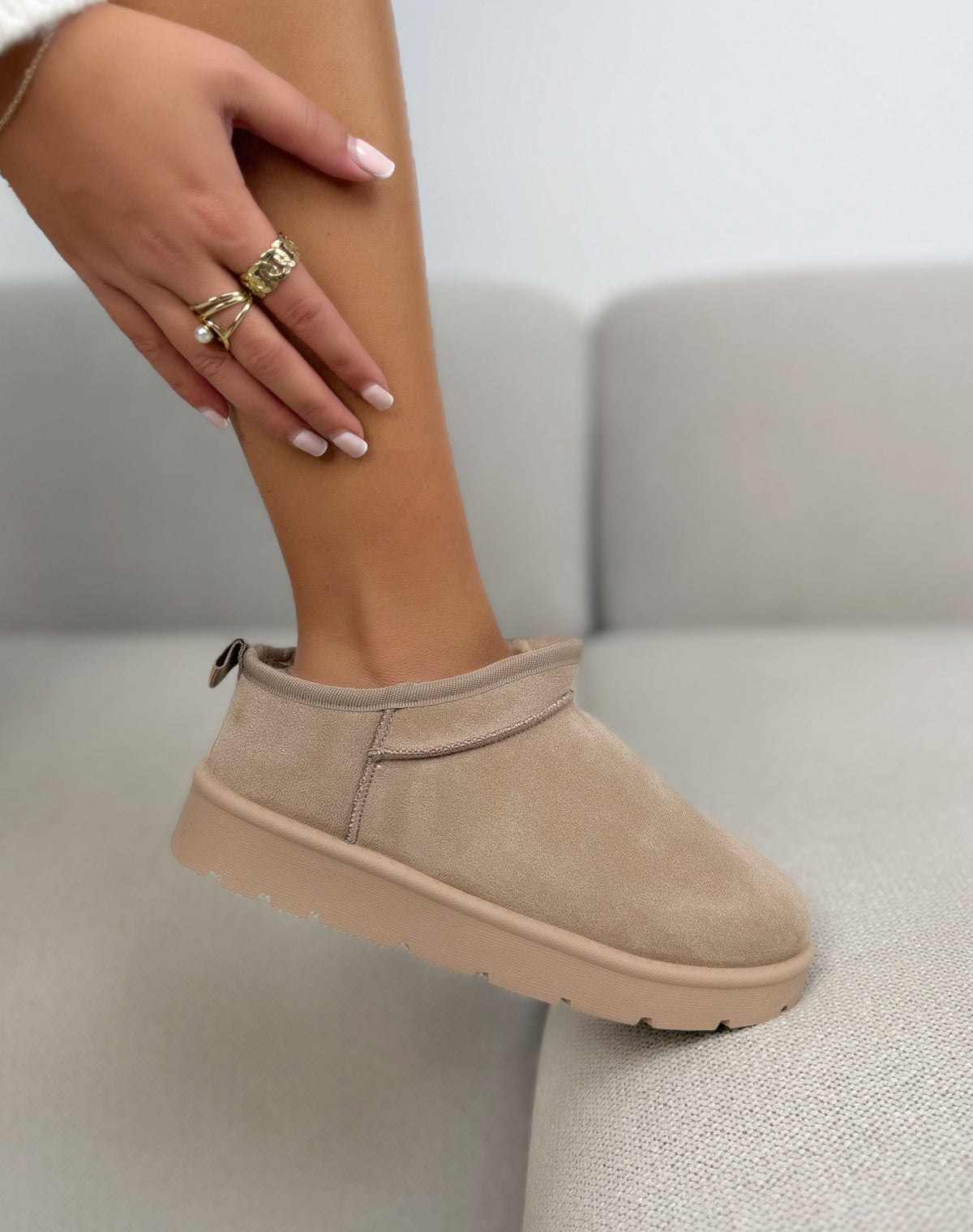 Bottines fourrées femme beige tendance en suédine à semelle épaisse