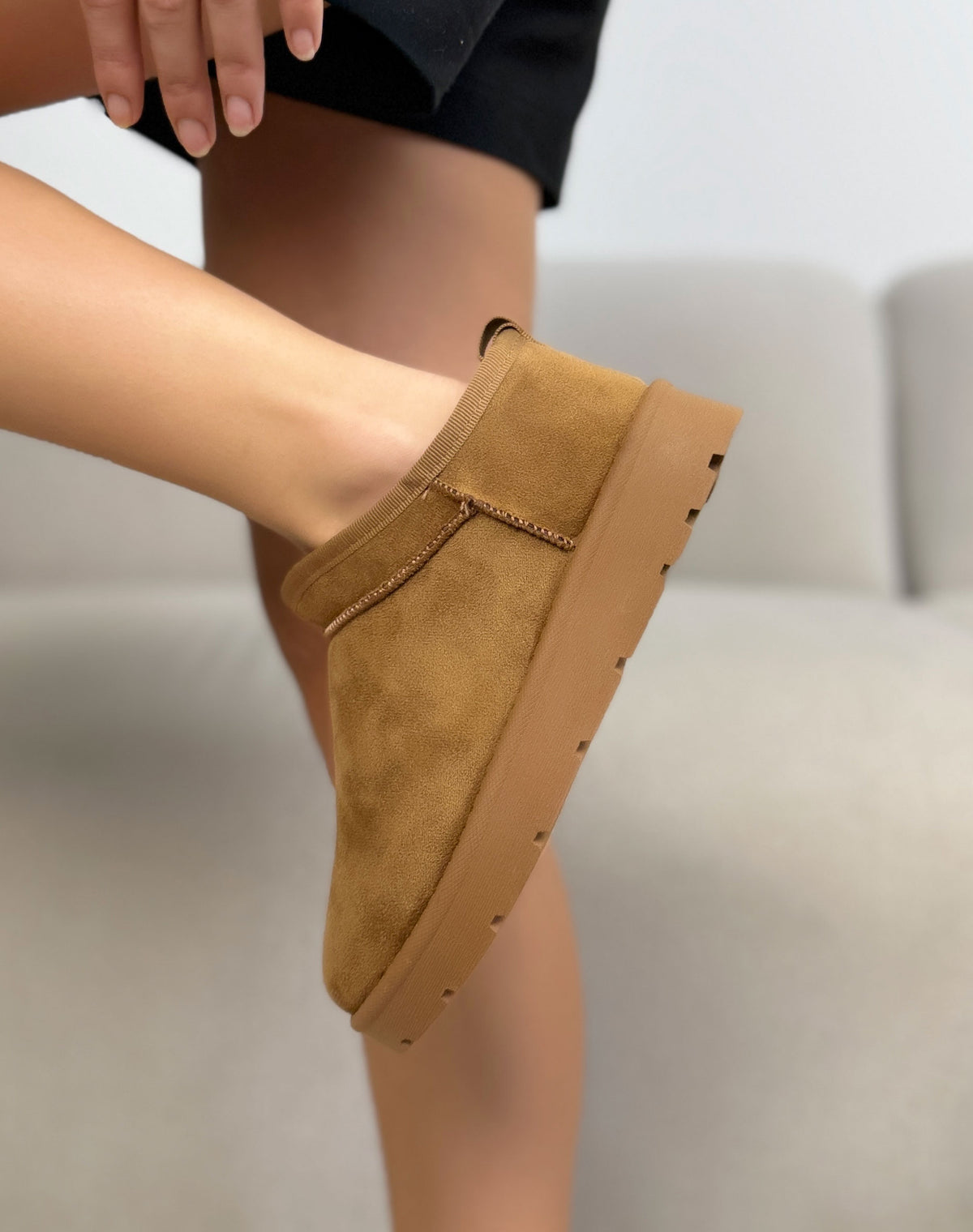 Bottines fourrées femme camel tendance en suédine à semelle épaisse