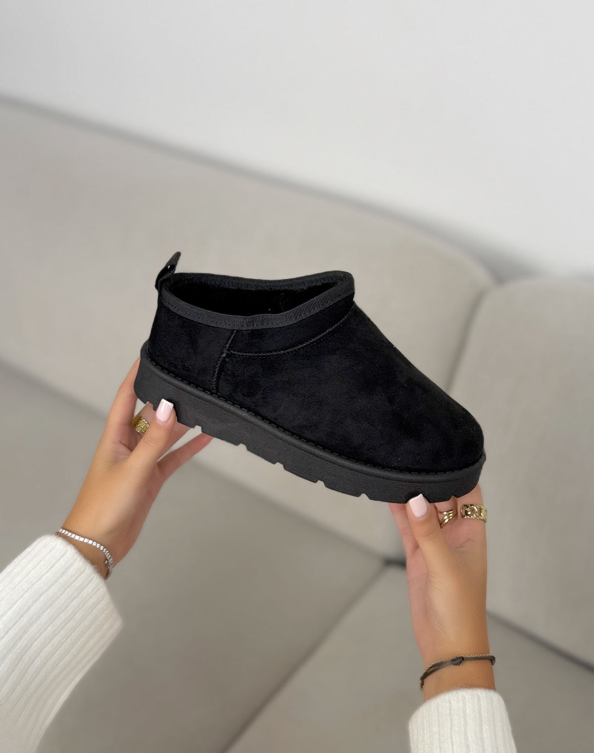 Bottines fourrées femme noires tendance en suédine à semelle épaisse