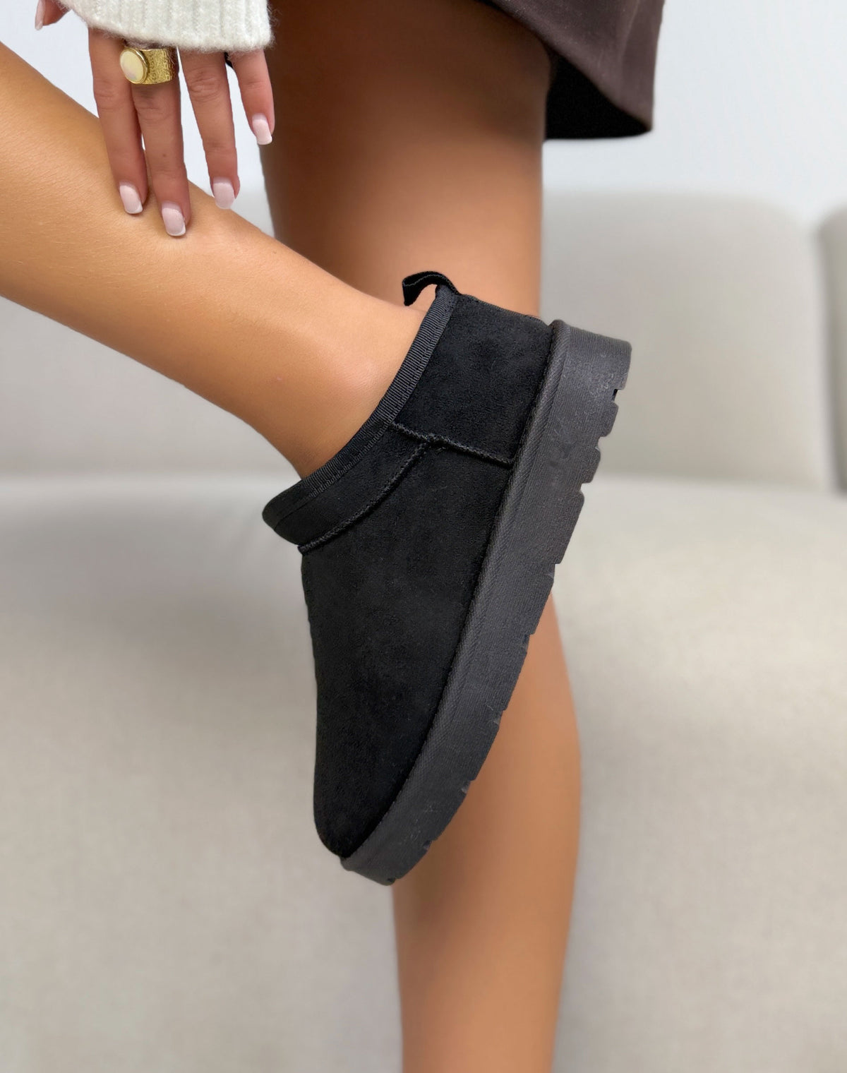 Bottines fourrées femme noires tendance en suédine à semelle épaisse