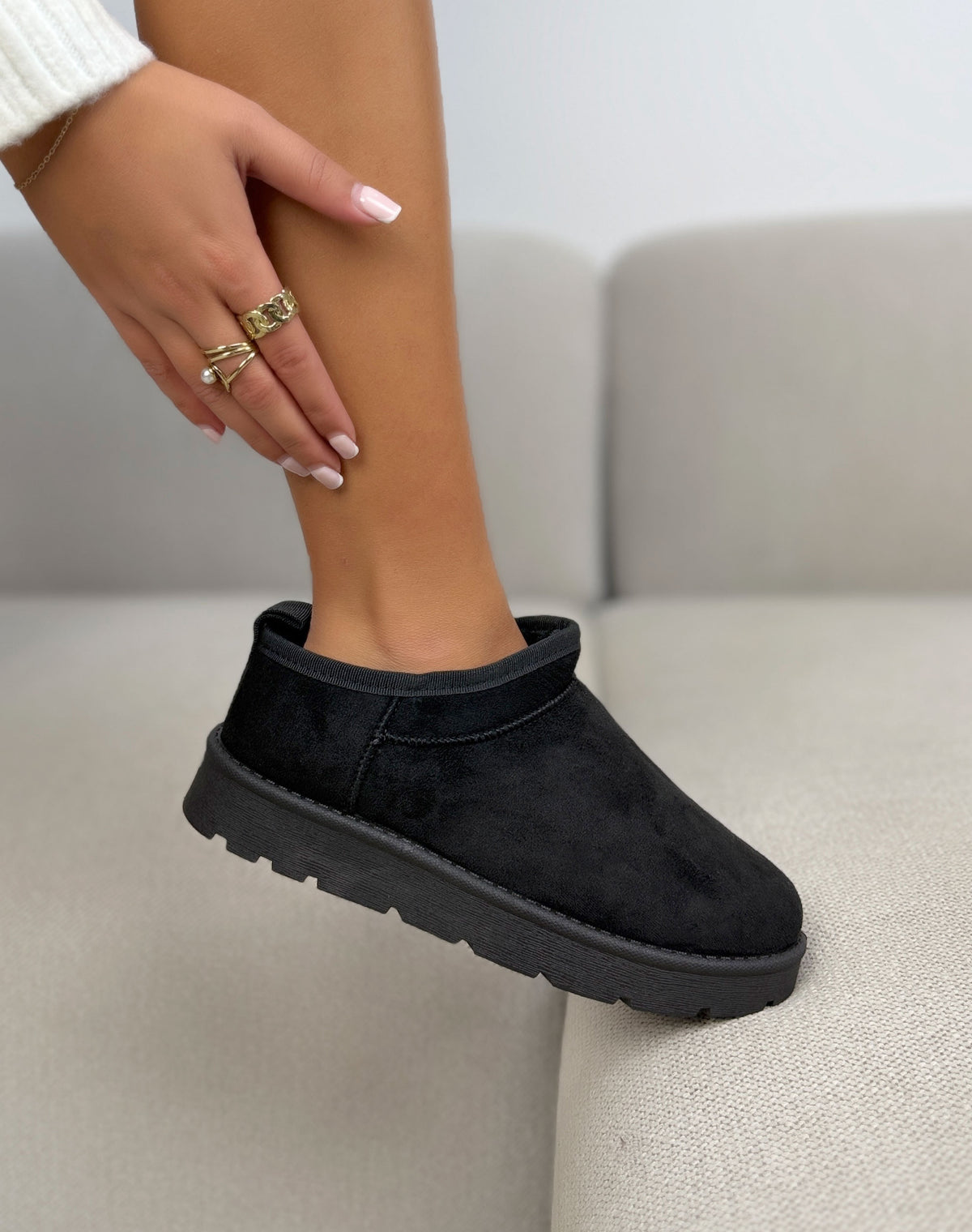 Bottines fourrées femme noires tendance en suédine à semelle épaisse