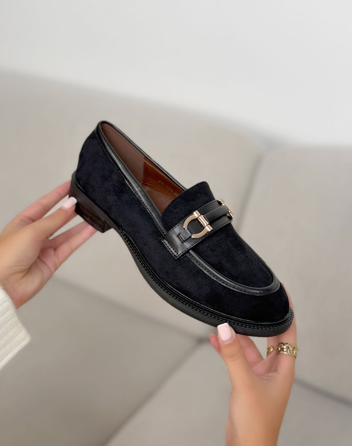 Mocassins noirs femme effet daim, mors doré et semelle crantée