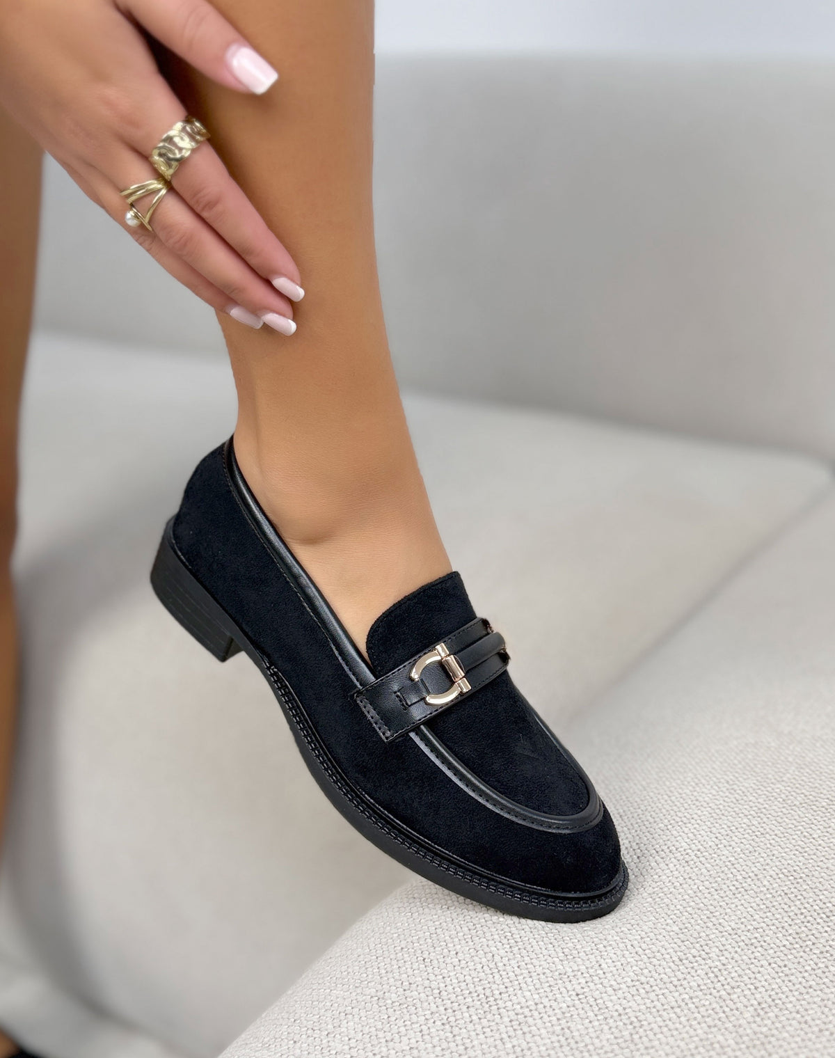 Mocassins noirs femme effet daim, mors doré et semelle crantée