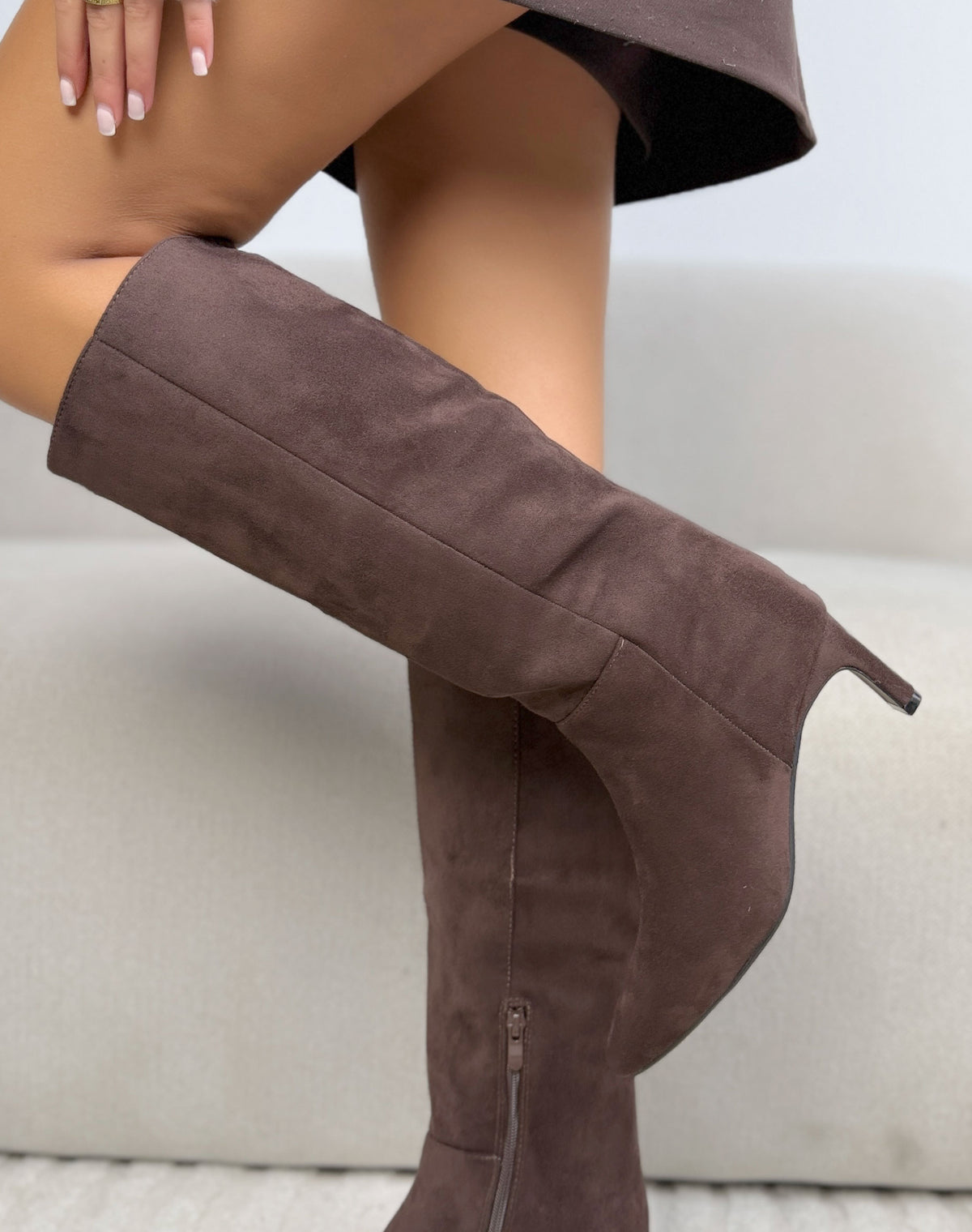 Bottes hautes marron chocolat femme effet daim, tige droite et talon fin