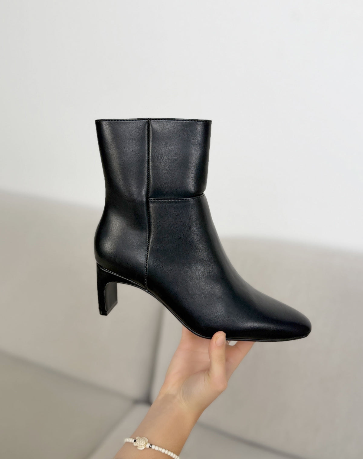 Bottines noires femme effet cuir lisse, bout carré et talon fin