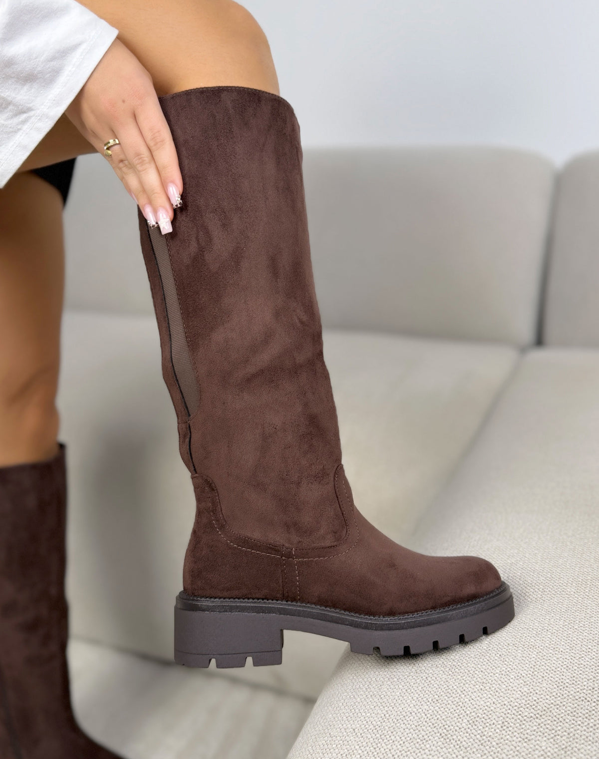Bottes hautes marron chocolat femme effet daim semelle crantée et soufflet élastique