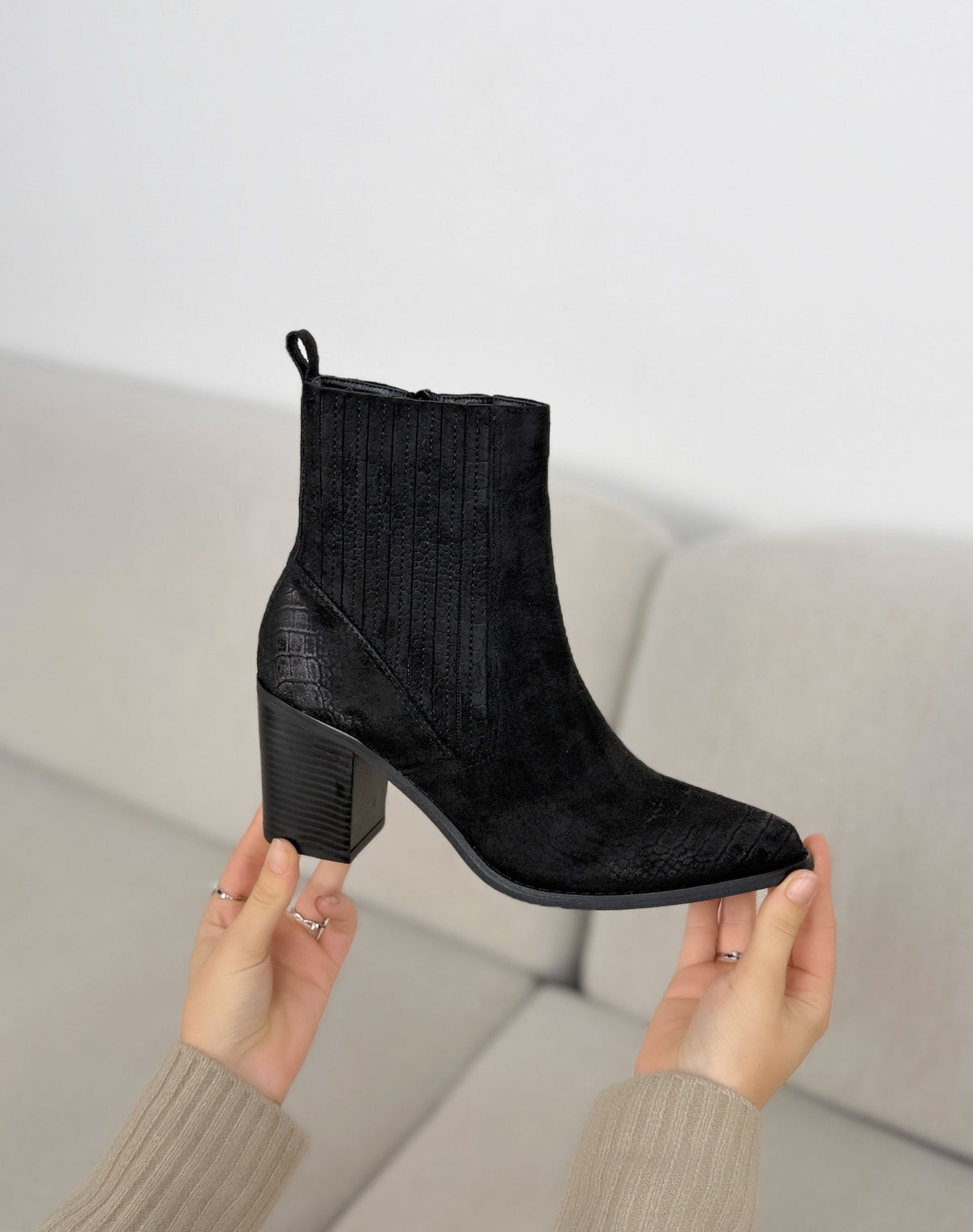 Bottines noires femme effet daim à bout pointu et talon bloc