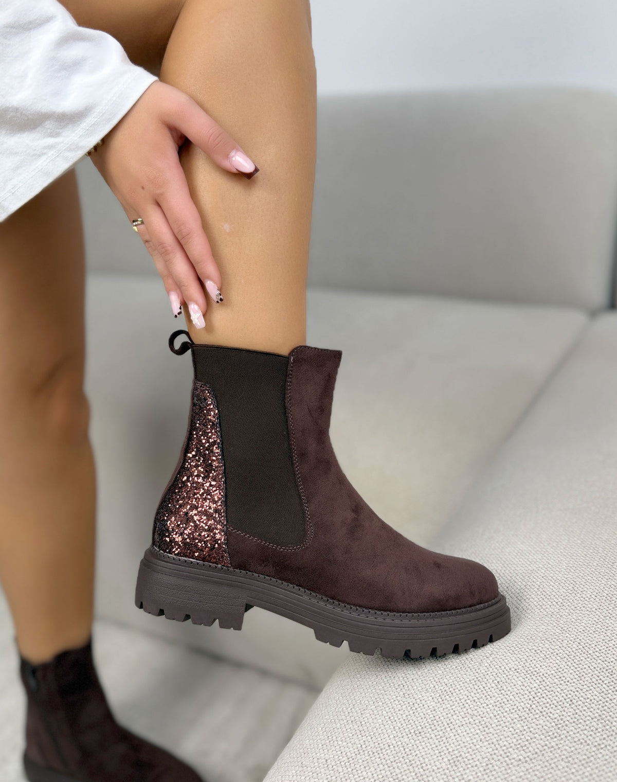 Bottines marron femme effet daim à empiècement pailleté et semelle crantée