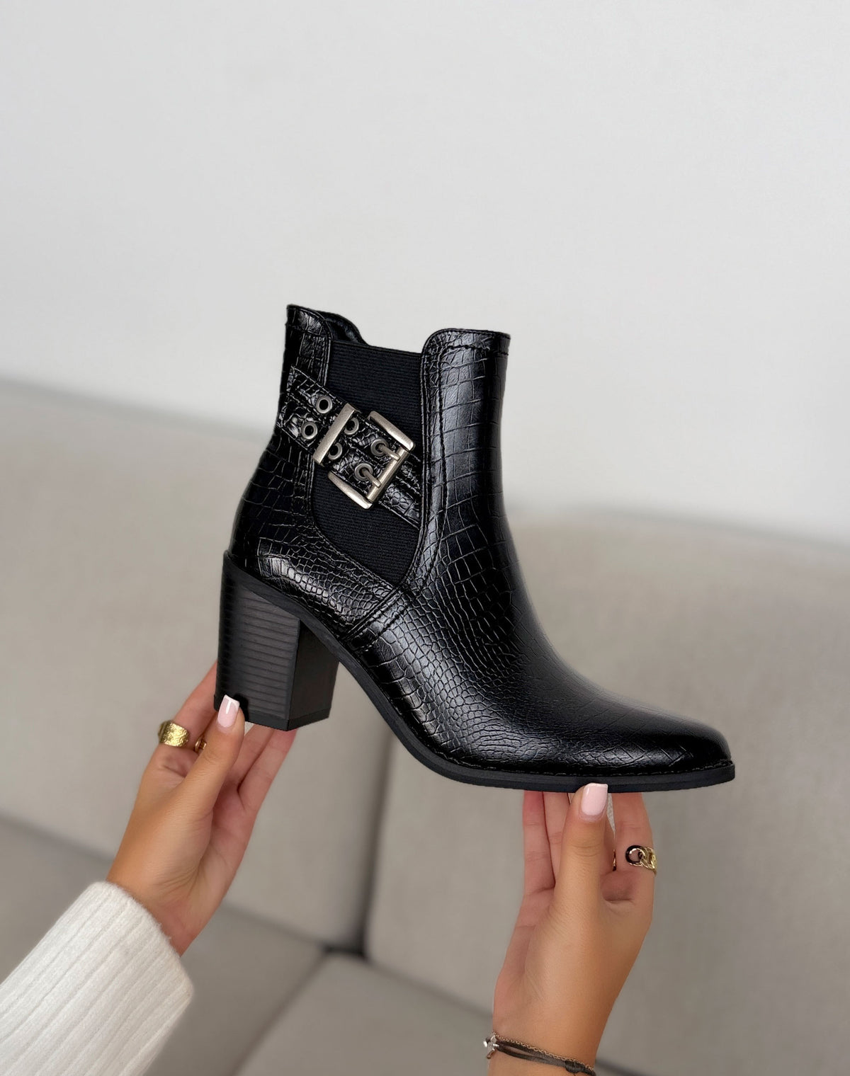 Bottines noires femme effet croco à double boucle et talon bloc