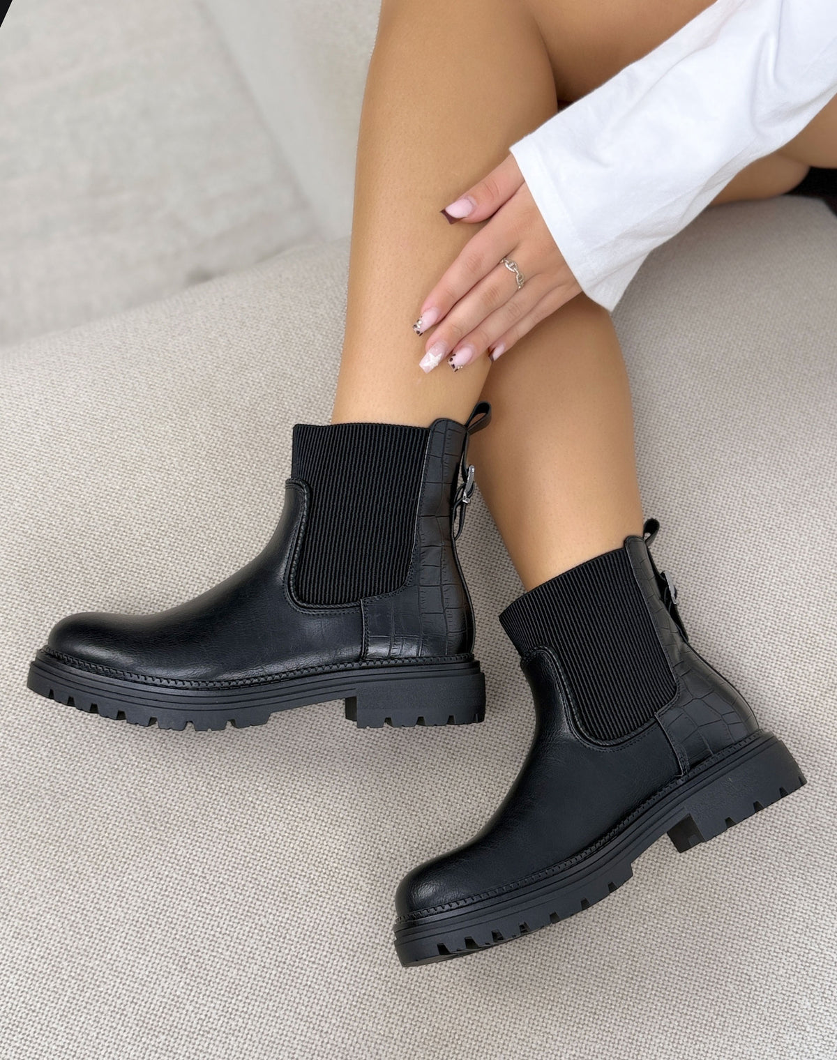 Bottines noires femme effet cuir à empiècement croco et semelle crantée