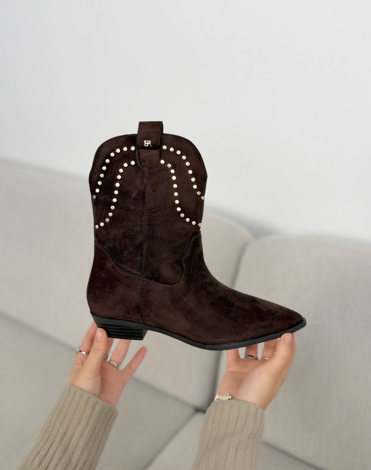 Bottines santiag marron femme effet daim cloutées à talon bas