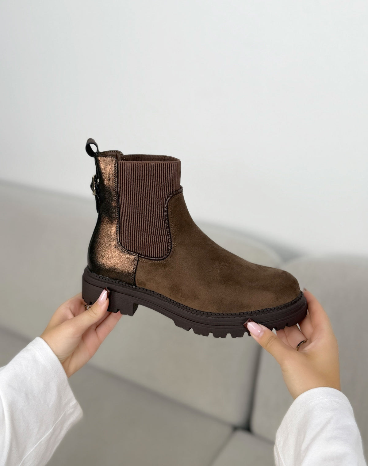 Bottines camel femme effet daim à empiècement bronze et semelle crantée